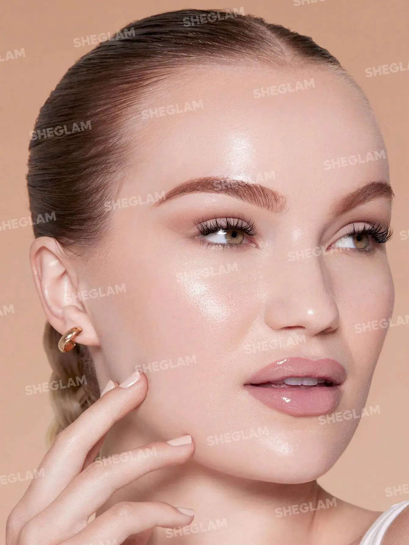 کرم پودر آبرسان شیگلم Sheglam Hydrating Fonudation
